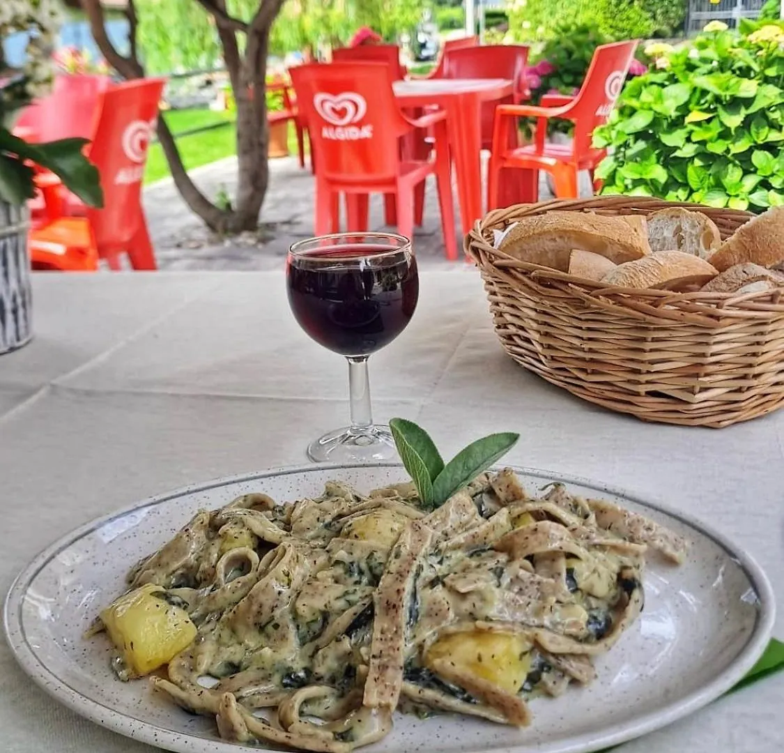 Livo  Hotel Del Falco 0*, Livo (Lombardy)